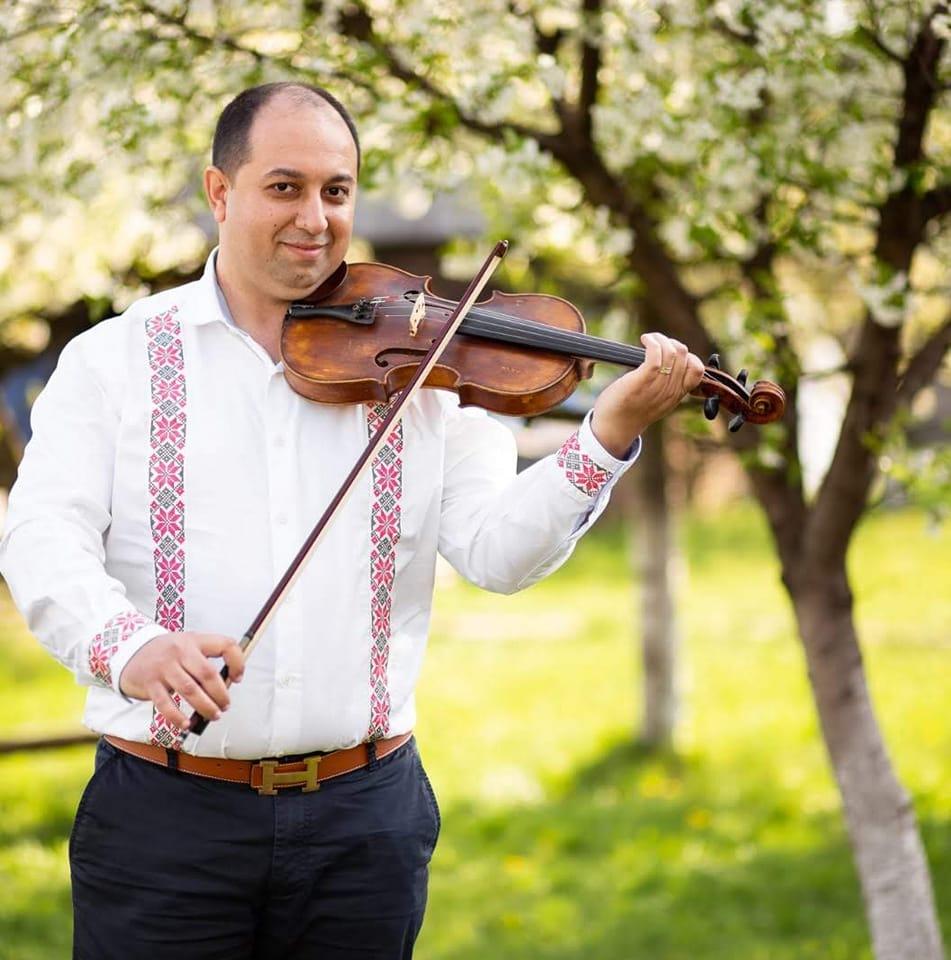 profesor de vioară Alex Moldovan la Școala Populară de Arte Mureș